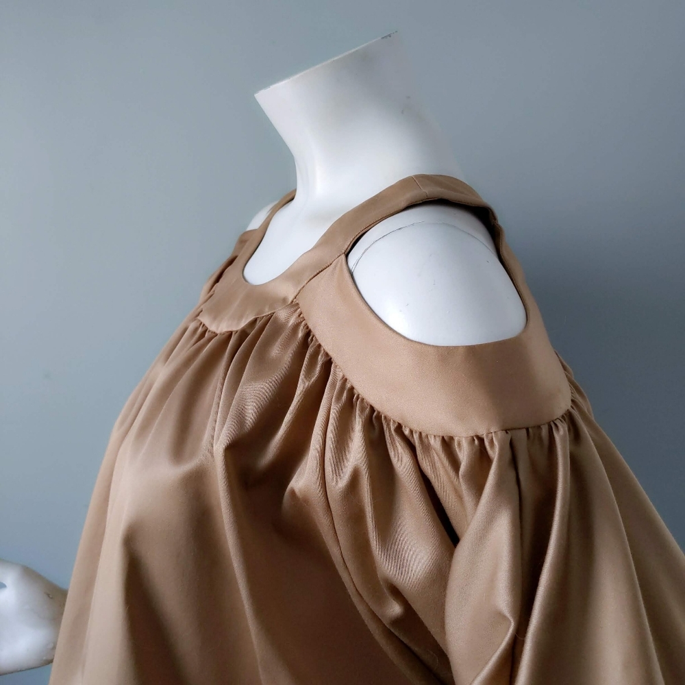 Vtg 🎉HP🎉Escada Archival Camel Cold Shoulder Cut Out Cotton Peasant Blouse 34 S - Picture 4 of 7